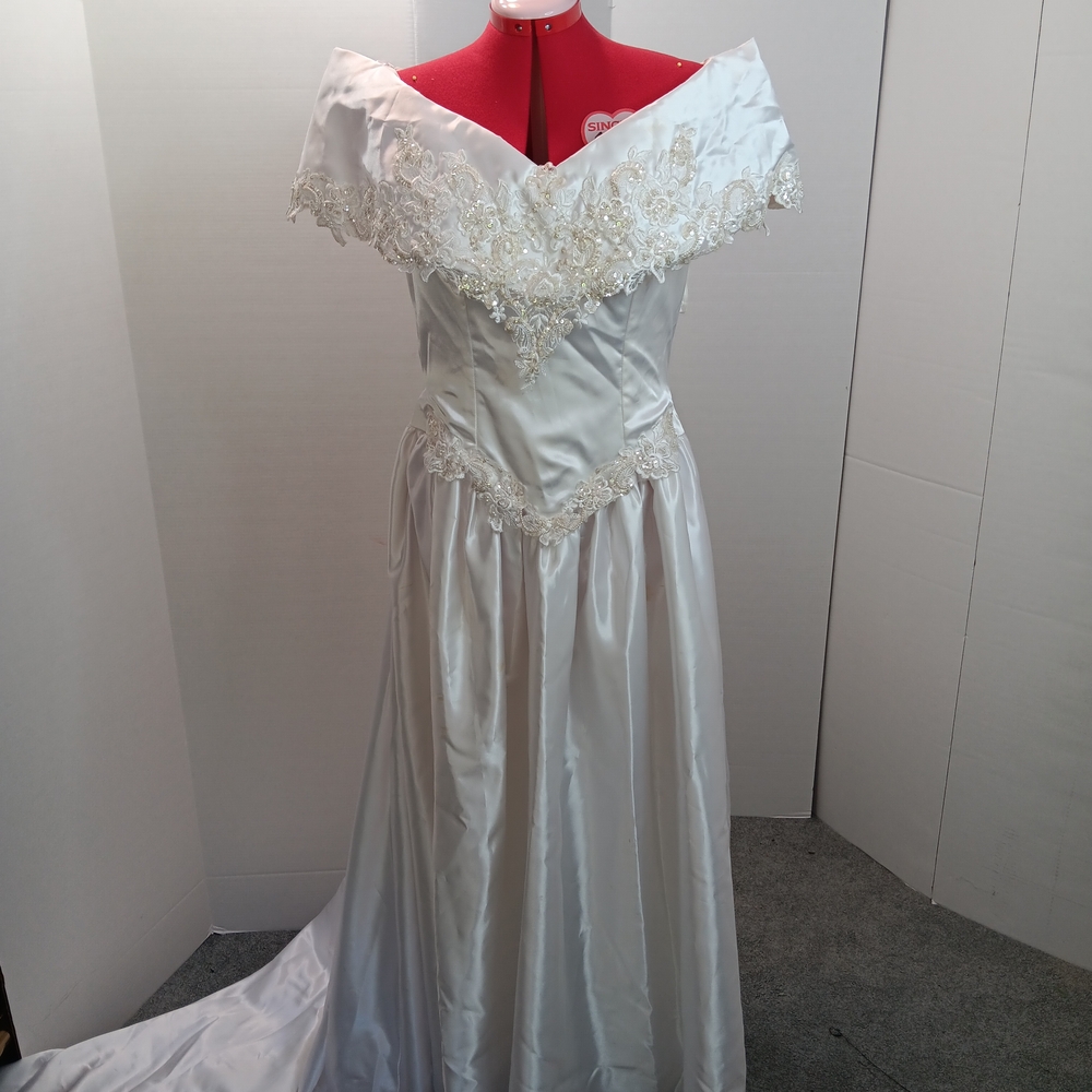 Elegant Off-Shoulder Wedding Dress